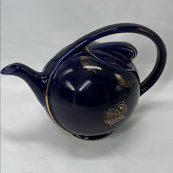 Vintage Hall Blue & Gold 6 Cup Tea Pot - Picture 1 of 8